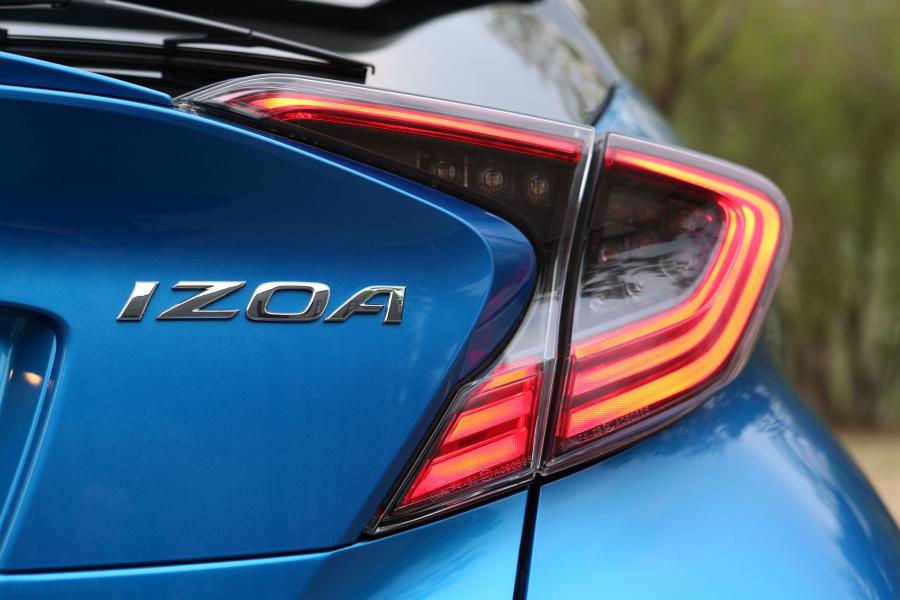 Логотип Toyota Izoa 2018 года  (фото 23 из 24)